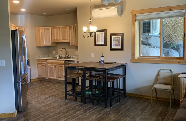 Hide-away at Yellowstone Archview