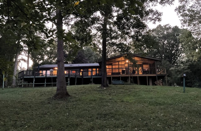 Hideaway on the lake; large mid-century stone ranch in a park-like setting