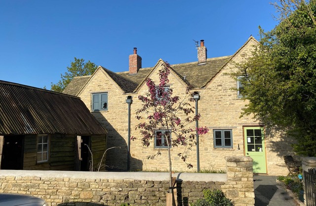 HIGH COGGES FARM HOLIDAY COTTAGES, pet friendly in Witney