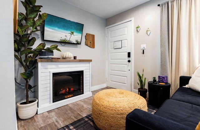 High-End Cowboy Casita in Historic Phoenix with Private Patio & BBQ