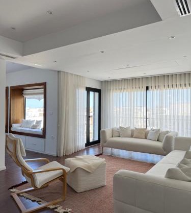 High standing villa floor close to the airport with shuttle
