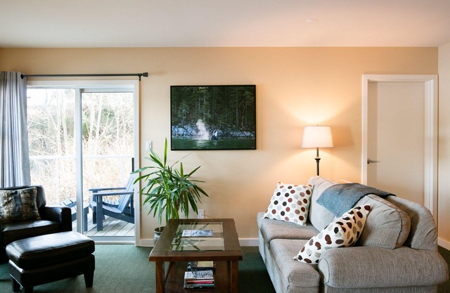High Tide- Waterfront Suite with Stunning Views