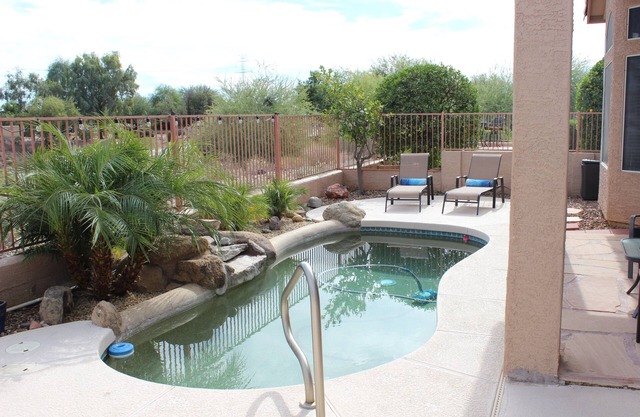 Highly Rated Coyote Lakes home on 1st tee, Sunny getaway by the pool!