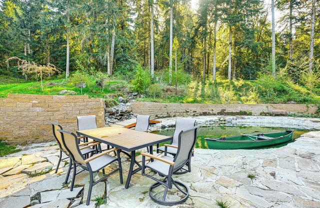 Hike & Explore: Guest Suite w/Deck in Issaquah