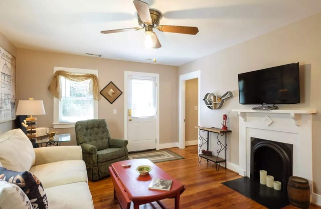 Hillsboro/Belmont Bungalow - Heart of Music City - walk to Vanderbilt & 12South