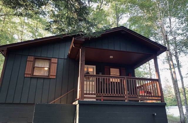 Hilltop Cabin at Wood Creek Lake