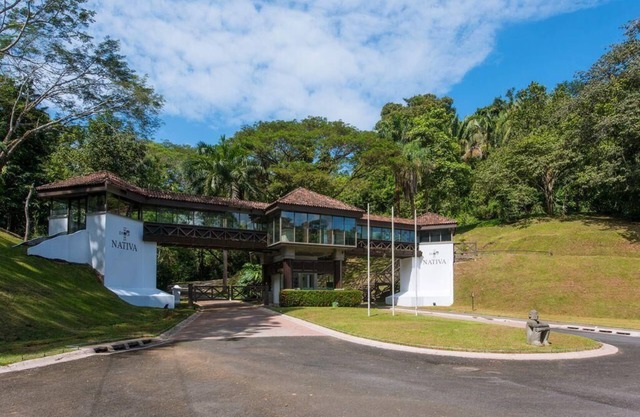 Hilltop condo with beautiful ocean view!