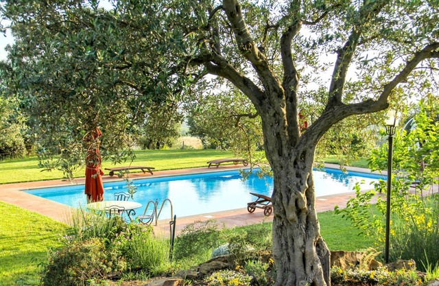 Hilltop farmhouse with pool and sea view