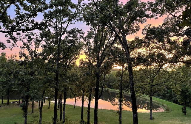Hilltop Hideaway -1500+ sq/ft home - views of private lake on 42 beautiful acres