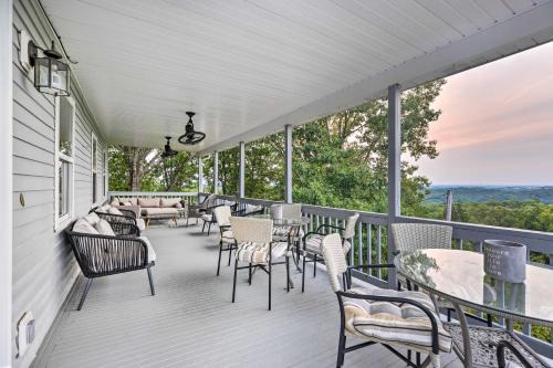 Hilltop Hideaway Branson Home with Trampoline!