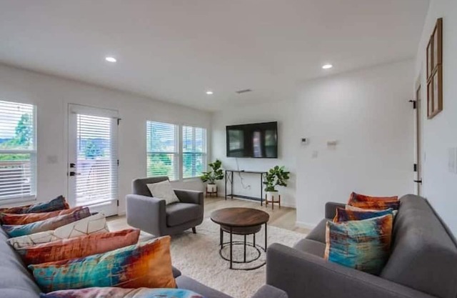 Hilltop Home with views close to all attractions near San Diego