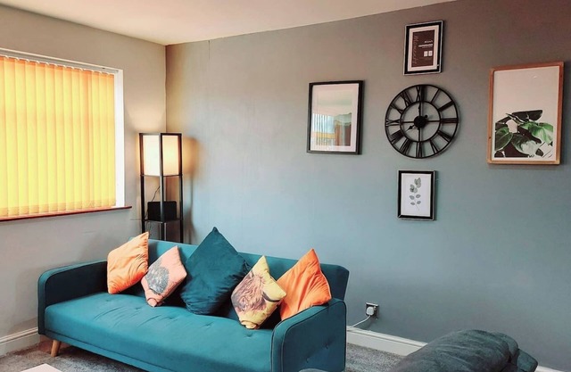 HILLTOP PLACE SUITES: Near Doncaster Racecourse