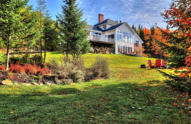 Hilltop - Spacious and beautifully appointed home with magnificent views