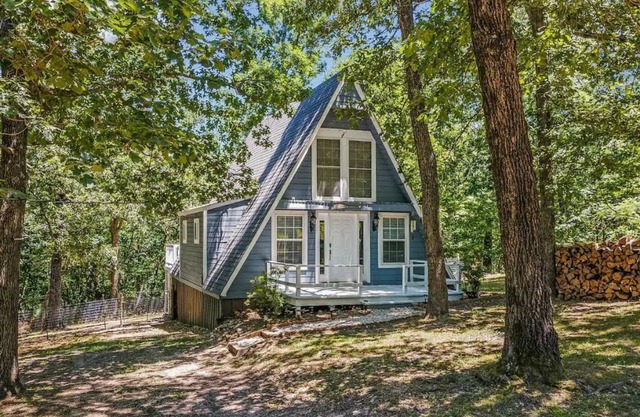 ★Hilltop Wooded Bliss♥ - Secluded Near Lake Fenced
