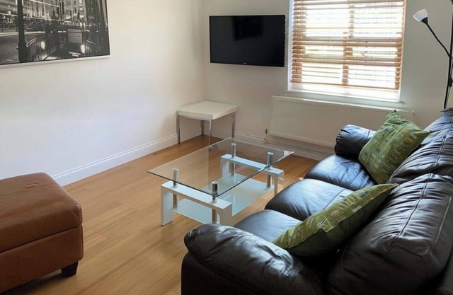 Hindsley's Place, 2 Bed, Sleeps 4, Parking