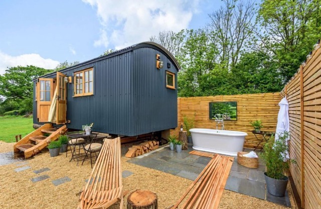 Hintock, a bespoke shepherds hut offering the magnificent view and outdoor bath