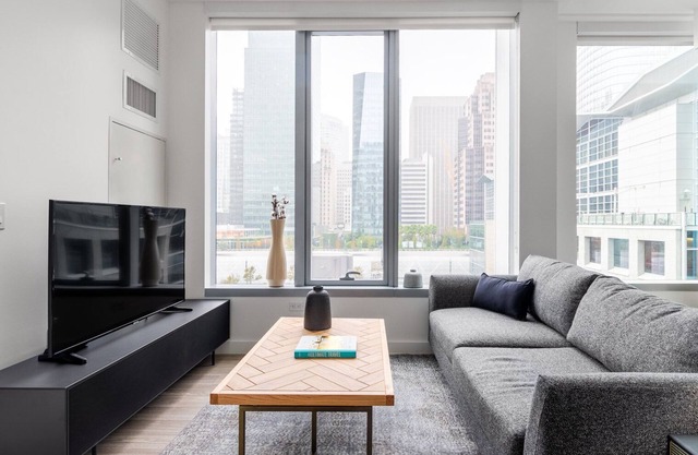 Hip Rincon Hill 1BR w/Gym, Rooftop, Hot Tub, nr. SV. by Blueground