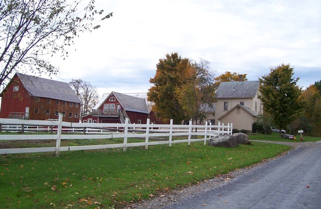 Historic 1888 3 bath 4 bedroom 11ppl. Farmhouse w/great views 15 min. from Midd