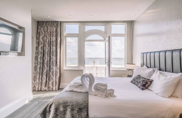 Historic Cliffside Stay w/Sea Views – Near Beach & Attractions