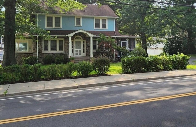 Historic home at West Point on Main Street. 1 mile from Thayer Gate!