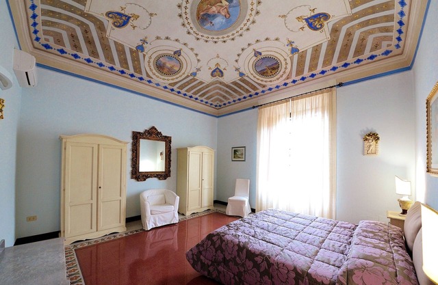 Historic house with garden in front of the Grotta Giusti Thermal pool near Lucca