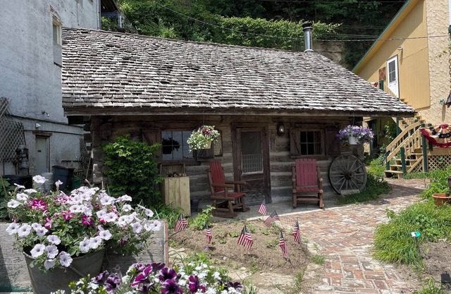 Historic Sadie's Log Cabin