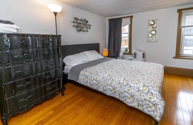 Historic Studio - Nestled in Little Italy