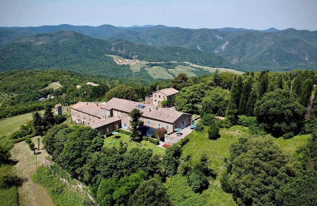 Historic villa in the heart of Tuscany. Surrounded by nature.