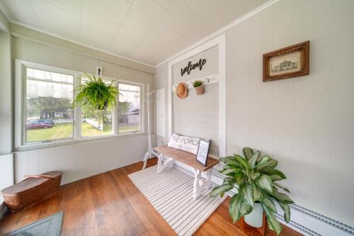 Historical Magnesia Springs Home, Near Kayaking!