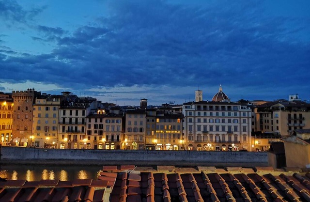 HISTORICAL TOWER-HOUSE SPECTACULAR ARNO VIEW WITH BALCONY FROM 12 TH CENT.