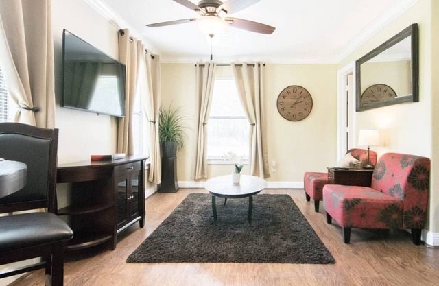 Hobby Apartment, 1 Mile to Hobby Airport