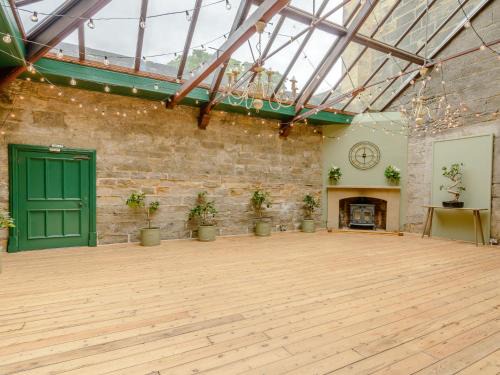 Hodroyd Hall