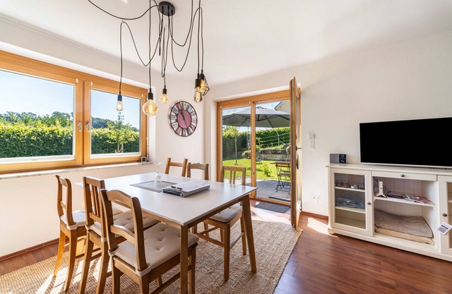 Holiday Apartment 'Ferienwohnung Auszeit' with Terrace, Garden & Wi-Fi