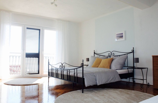 Holiday apartment (97qm) with stunning sea view for 6-7 person