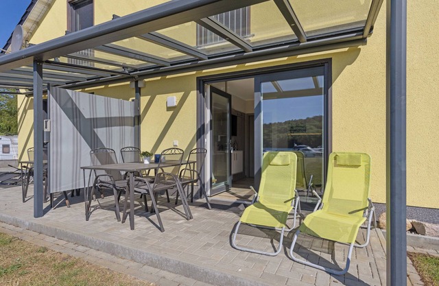 Holiday Apartment 1 with Shared Garden and Wi-Fi