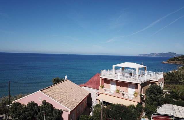 Holiday apartment directly at the sea, large terrace, 5 persons | Paramonas, Kor