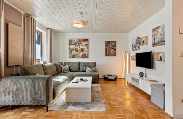 Holiday Apartment 'Fewo mit Terrasse - Dogs Welcome' with Mountain View, Terrace and Wi-Fi