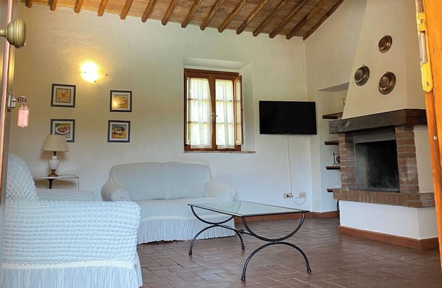Holiday Apartment 'Agriturismo Il Canneto' with Shared Pool & Wi-Fi