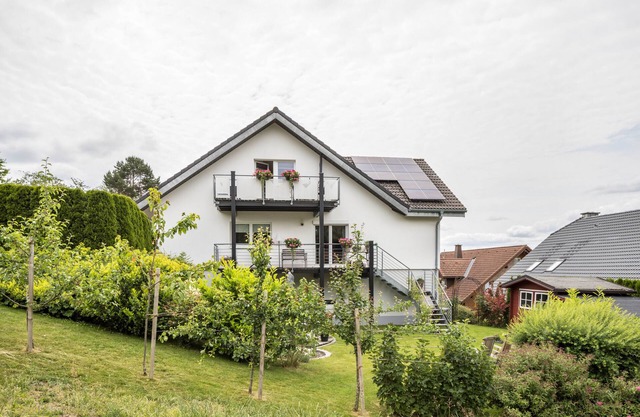 Holiday Apartment "Weitblick" with Mountain View, Balcony & Wi-Fi
