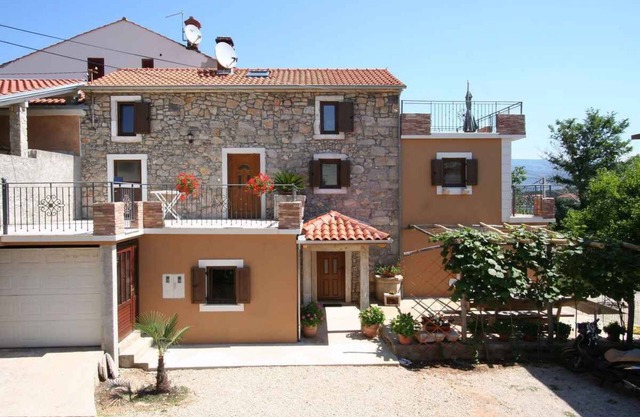 Holiday apartment with barbecue, internet and air conditioning