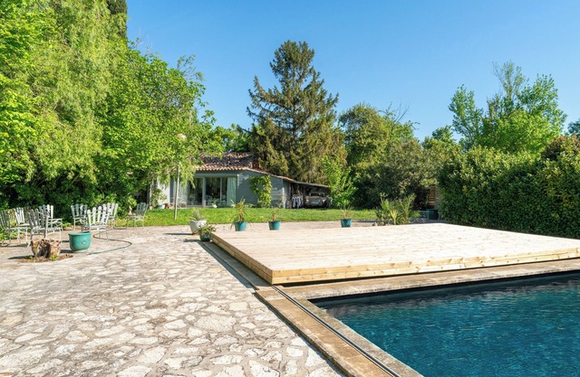 Holiday Home 'En Bord De Sorgue' with Private Pool, Private Terrace and Wi-Fi