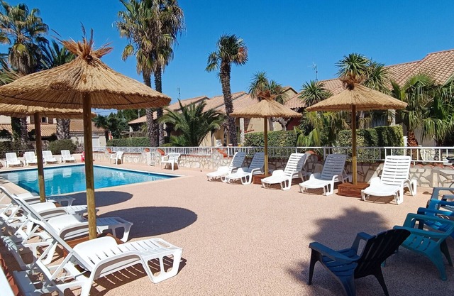 Holiday Home 'La Capelle 4 Personnes 878' with Shared Pool, Wi-Fi and Air Conditioning