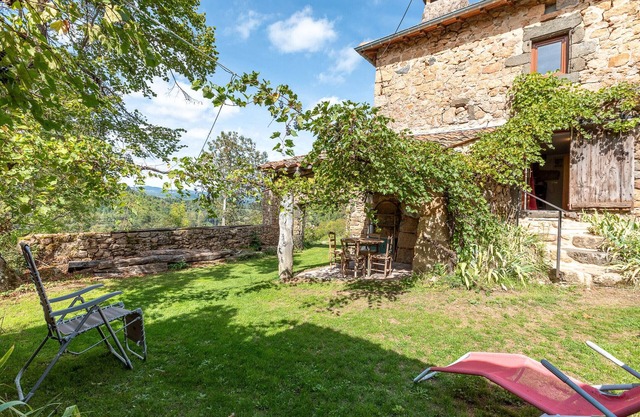 Holiday Home 'La Treille' with Mountain View and Wi-Fi