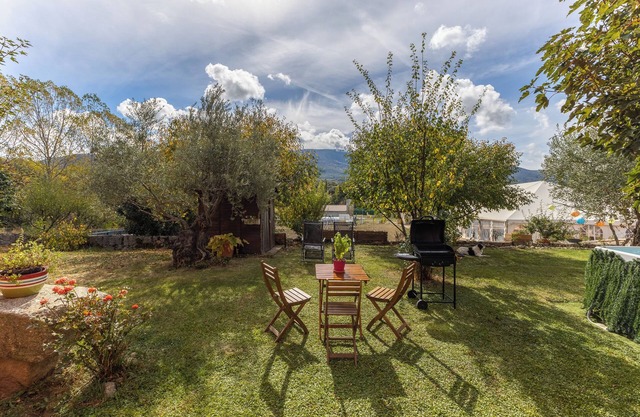 Holiday Home 'El Mirador Del Gato 1' with Mountain View, Shared Pool and Wi-Fi