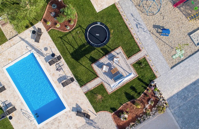 Holiday home Aprilis with pool,outdoor sauna and jacuzzi
