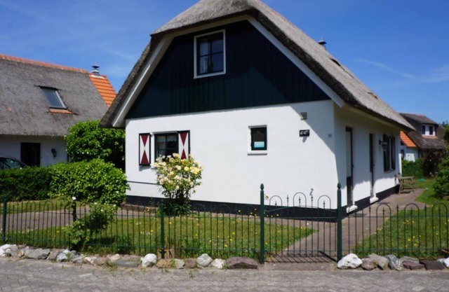 Holiday home Buitenplaats 30 in Callantsoog. Suitable for 5 people with 2 bedrooms.