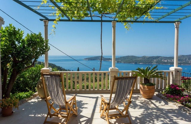 Holiday Home-Casa Anka - Three-Bedroom Holiday Home with Terrace and Sea View