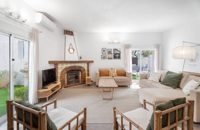 Holiday Home 'Chalet Saler' with Sea View, Wi-Fi and Air Conditioning