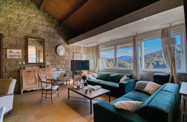 Holiday Home 'Chez Jean Viti' with Private Garden and Wi-Fi