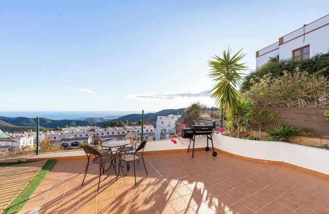 Holiday Home 'El Mirador Del Berenjenal' with Mountain View, Wi-Fi and Air Conditioning